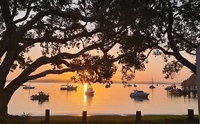 Hananui Lodge And Apartments